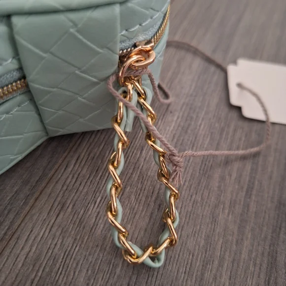 Heart-Shaped Mint Green Woven Jewelry Box With Zipper NWT - Picture 3 of 6